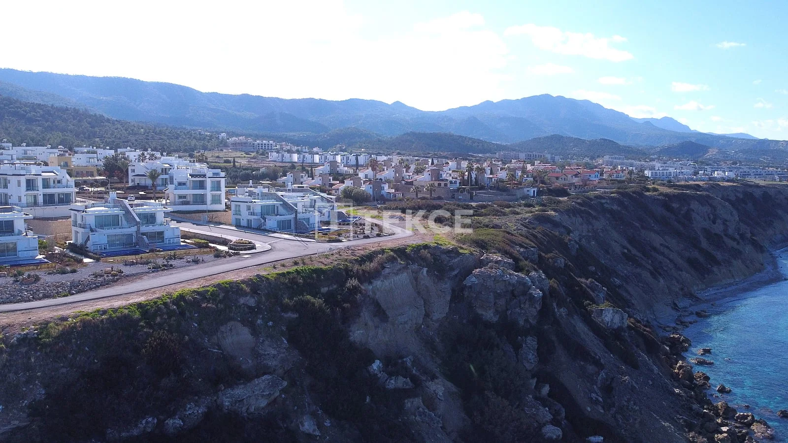 3-Bedroom Apartment with Panoramic Sea and Mountain Views in Kyrenia, photo 2
