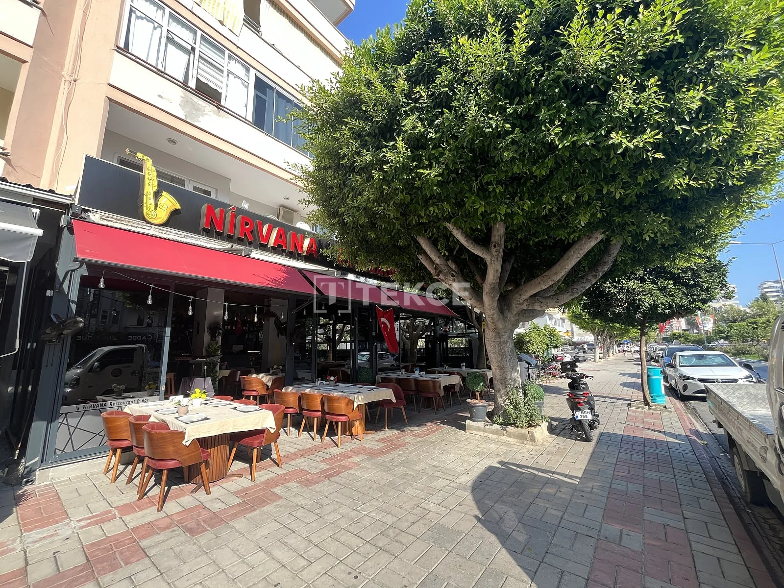 230 m² Commercial Property 500 m from the Beach in Mahmutlar, Alanya