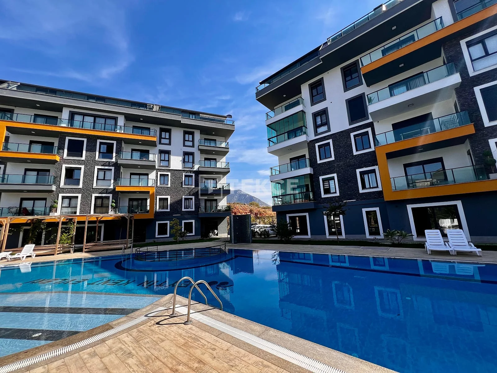 1-Bedroom Apartment with Balcony and Terrace in Oba, Alanya