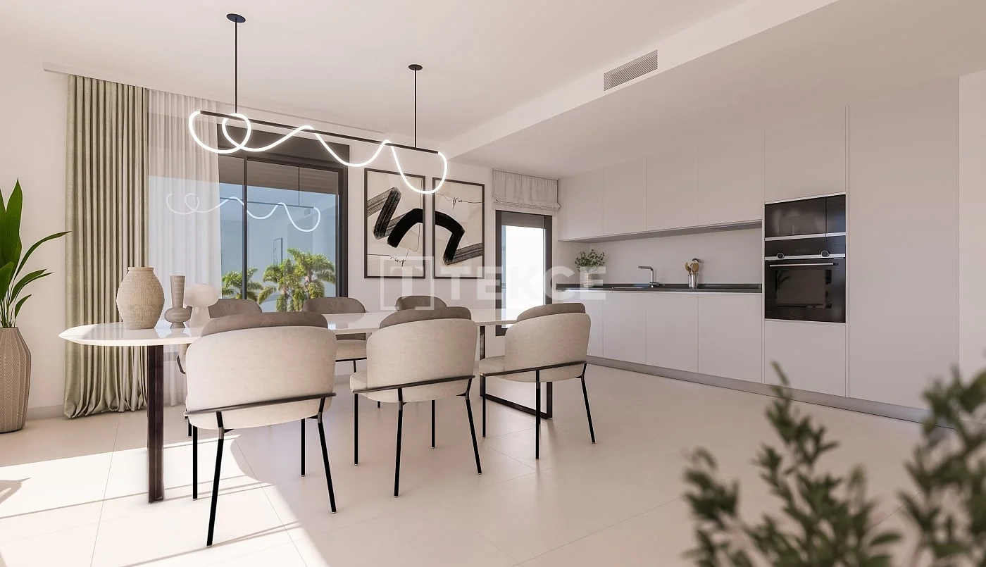 3-Bedroom Apartment with Sea View in Estepona, photo 3