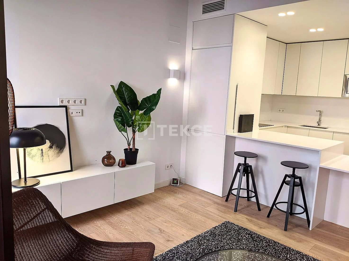 2-Bedroom Penthouse with City View in Barcelona, photo 5