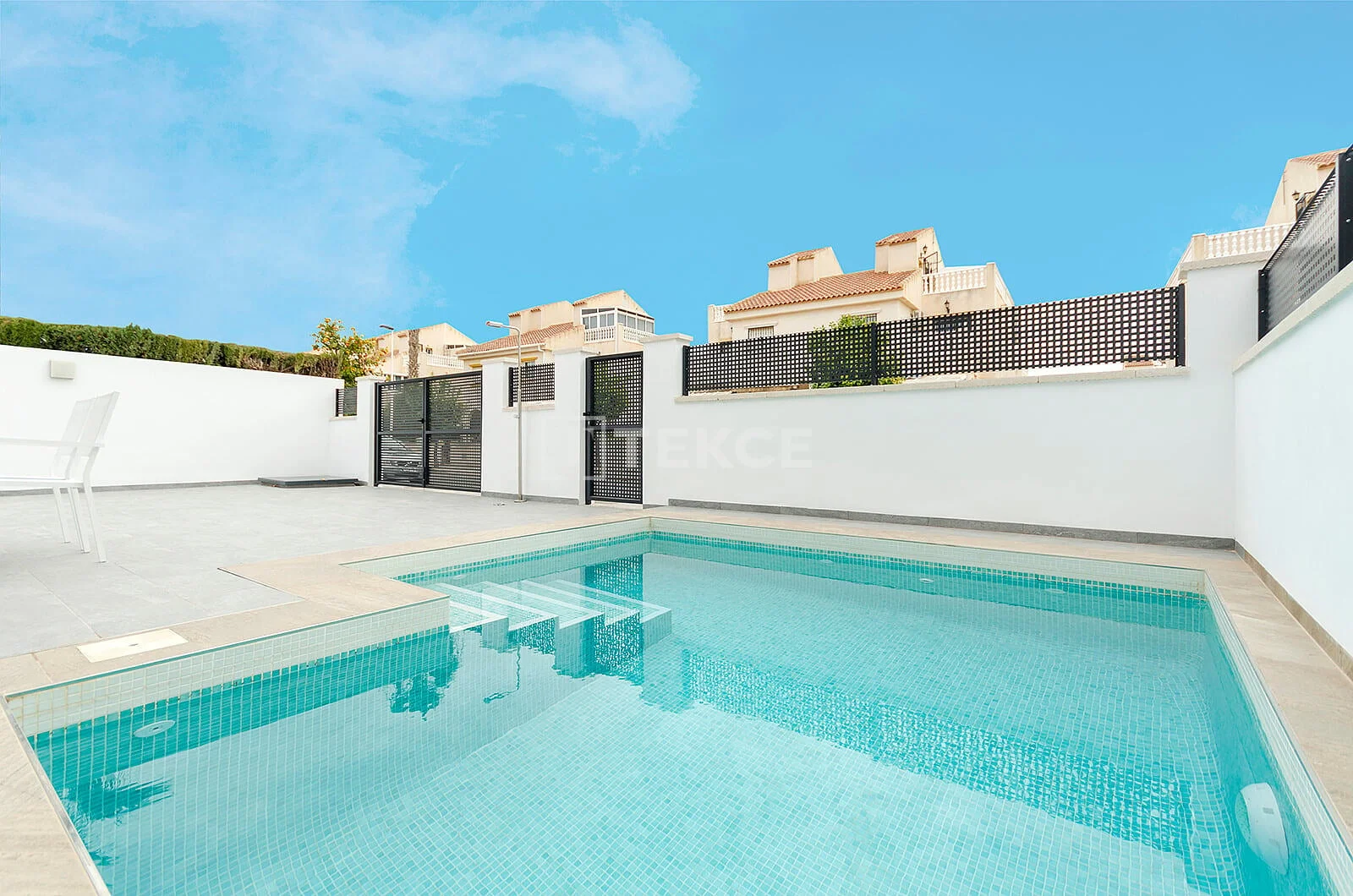 3-Bedroom Villa with Private Pool in Torrevieja, photo 3