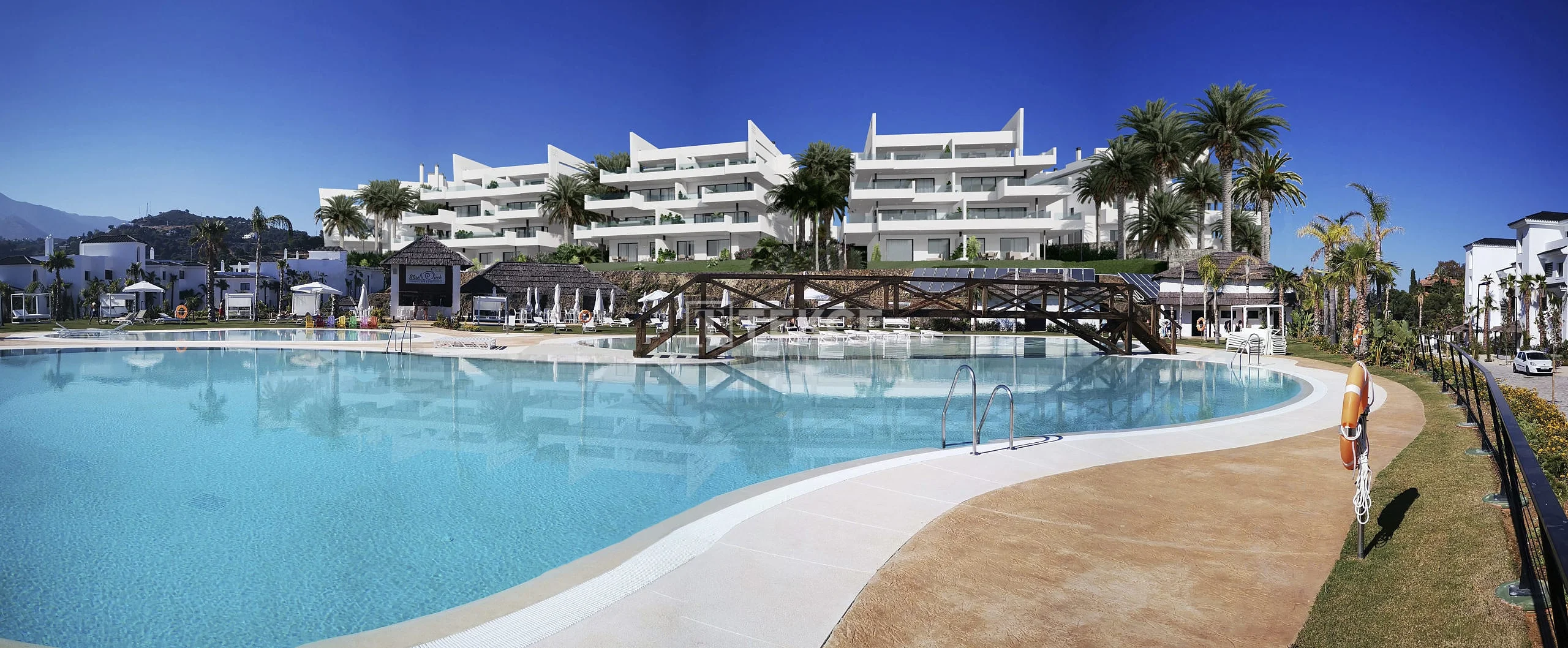 3-Bedroom Apartment with Sea View in Estepona, photo 2
