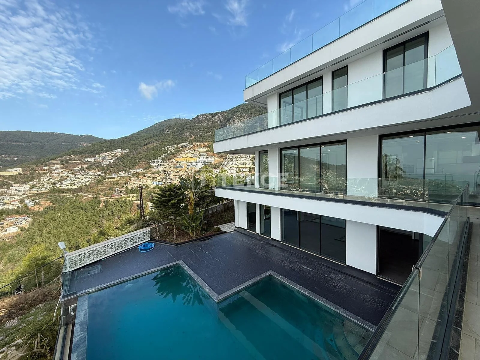 6-Bedroom Villa with Panoramic Sea Views in Alanya, photo 3