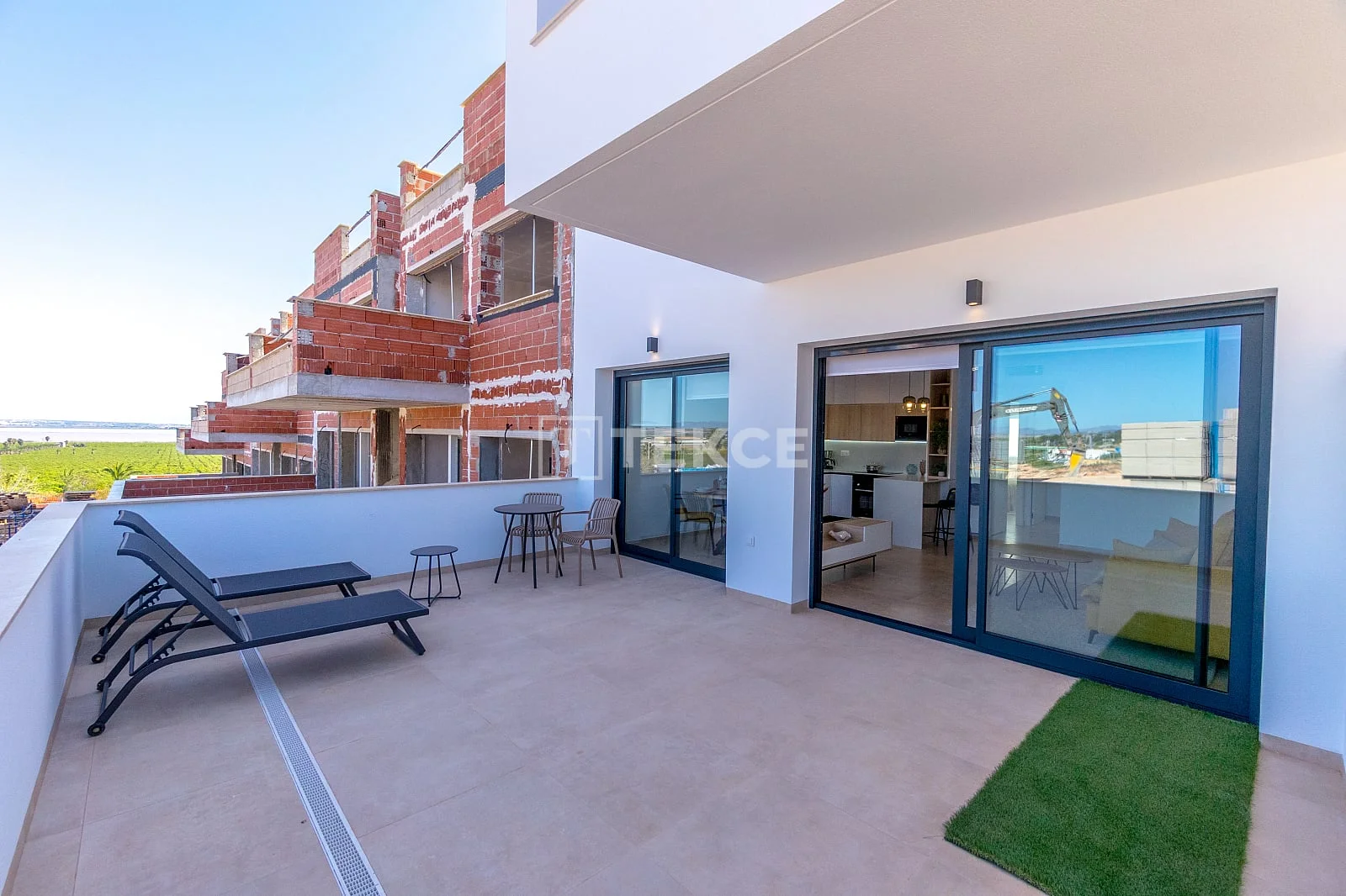 2-Bedroom Apartment with Lake View in Torrevieja, photo 3