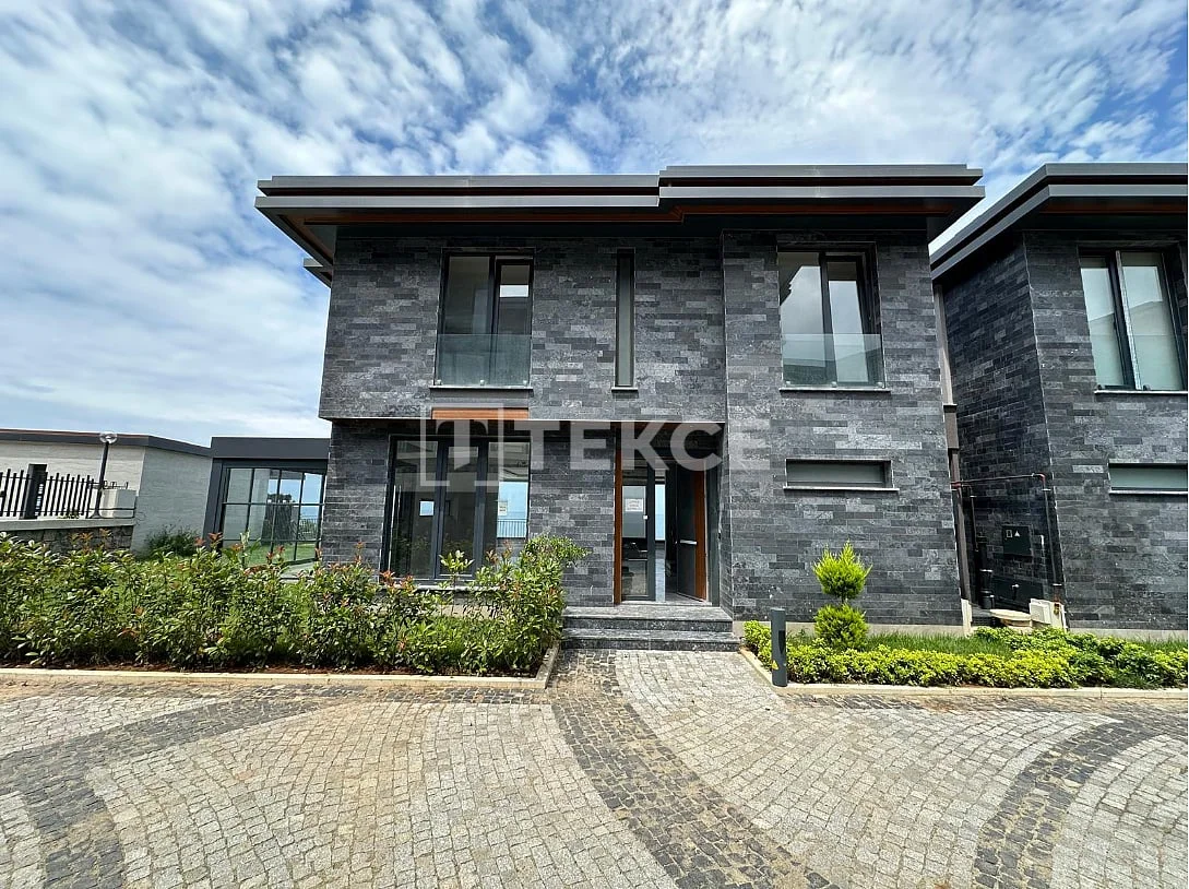 5-Bedroom Duplex Villa with Private Pool and Sea View in Trabzon, photo 2