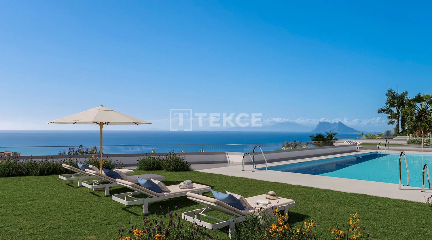 4-Bedroom Townhouses with Sea View in Manilva
