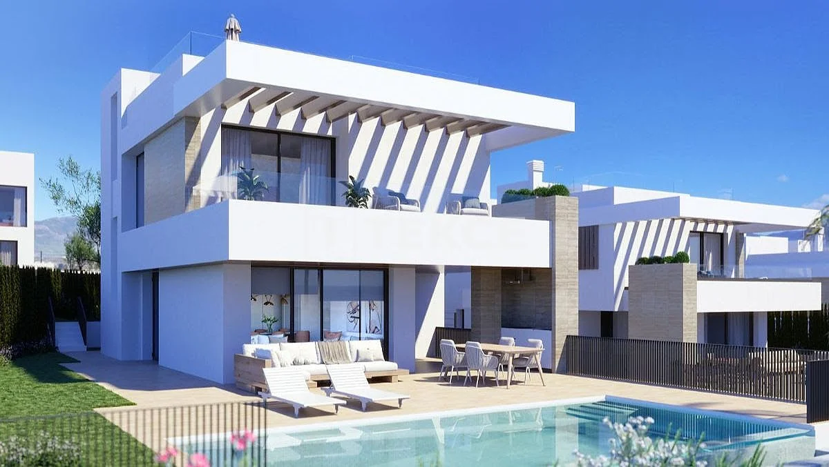 3-Bedroom Villa with Private Pool in Estepona, photo 3