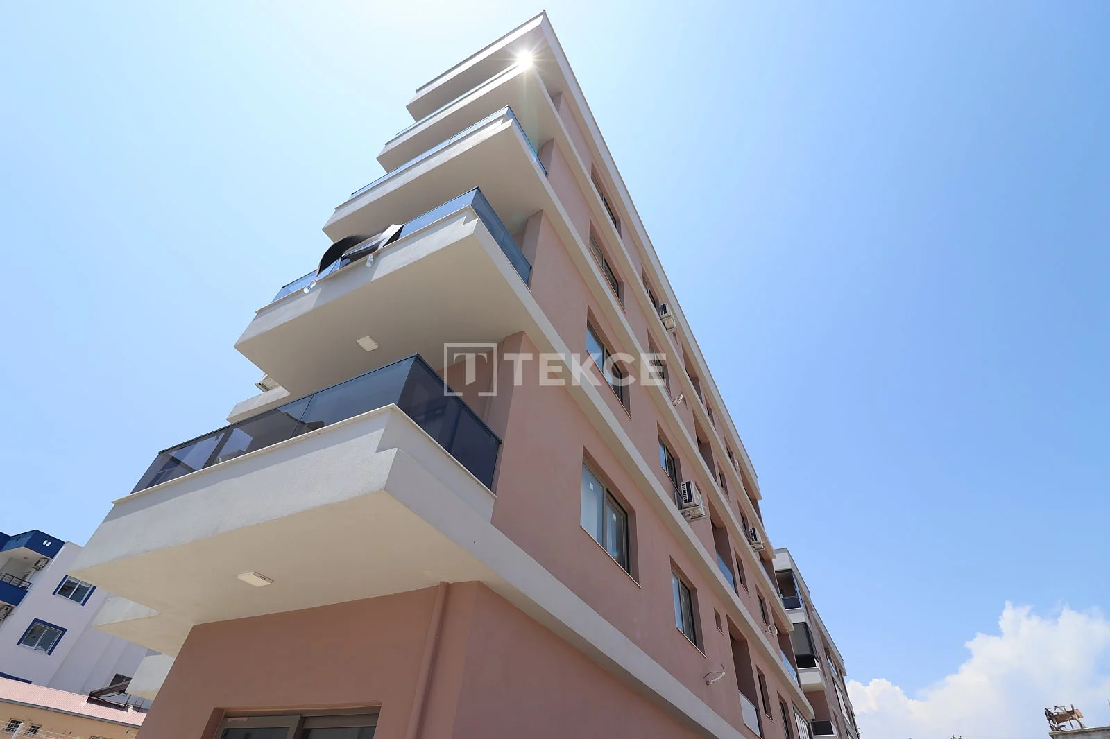 1-Bedroom Apartment with Sea and City Views in Mersin