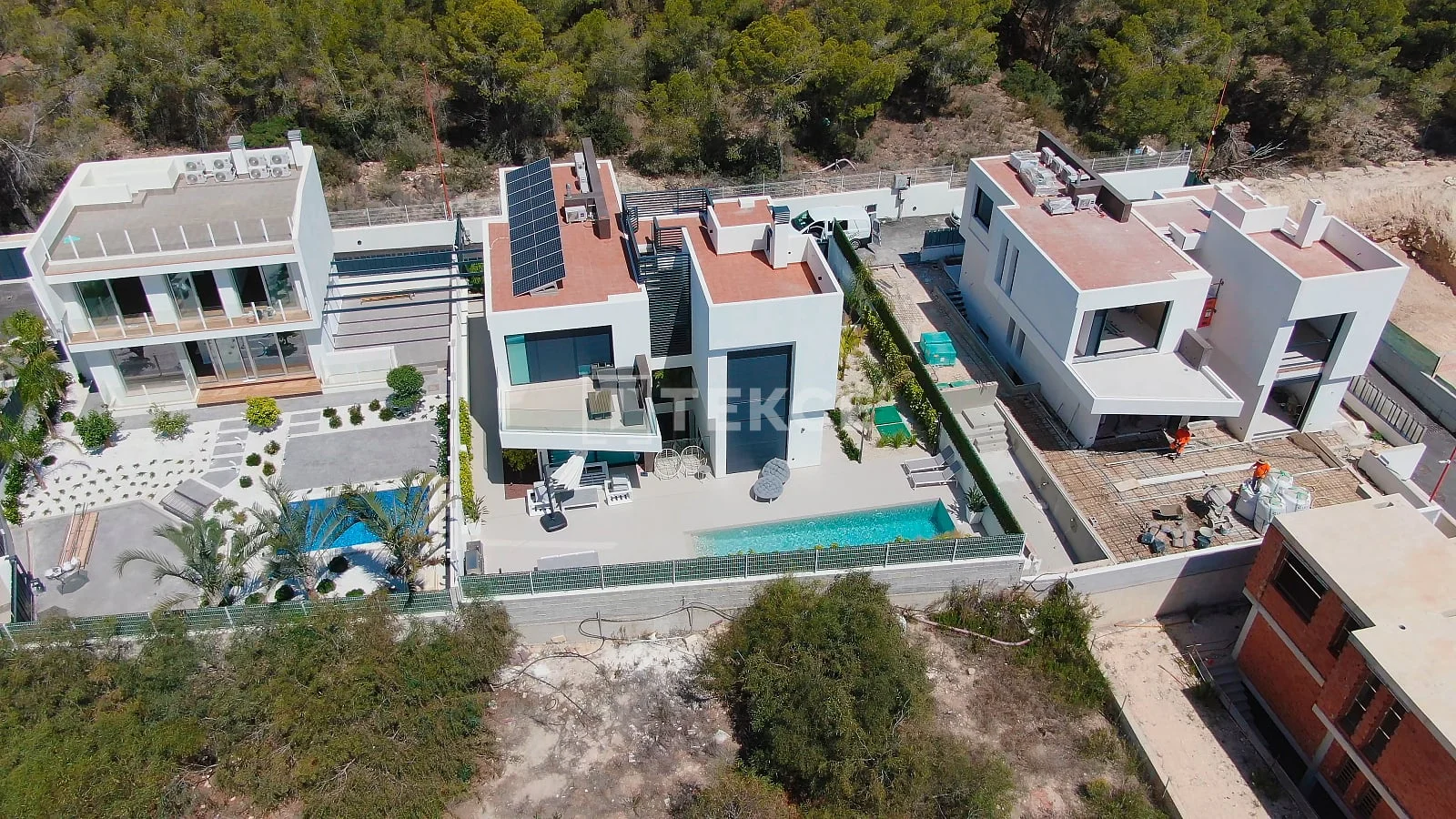 4-Bedroom Villa with Private Pool and Terrace in La Nucia, photo 4
