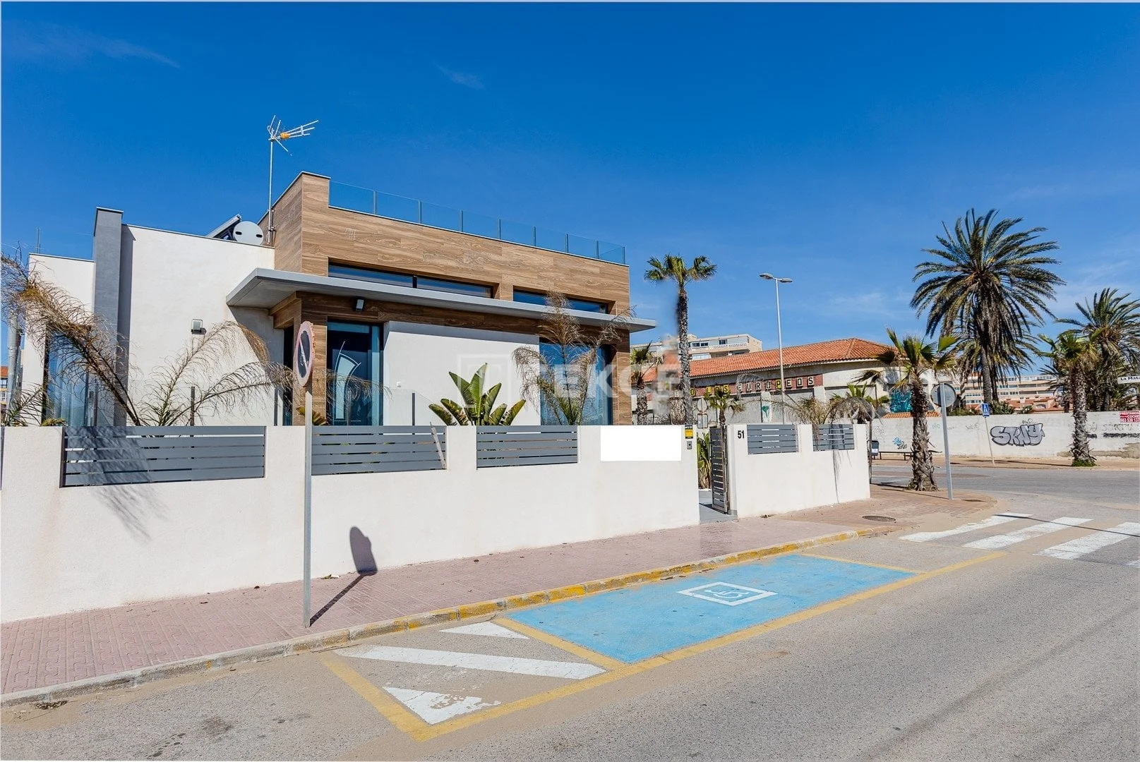 4-Bedroom Villa with Private Pool 1 km from the Sea in Torrevieja, photo 3