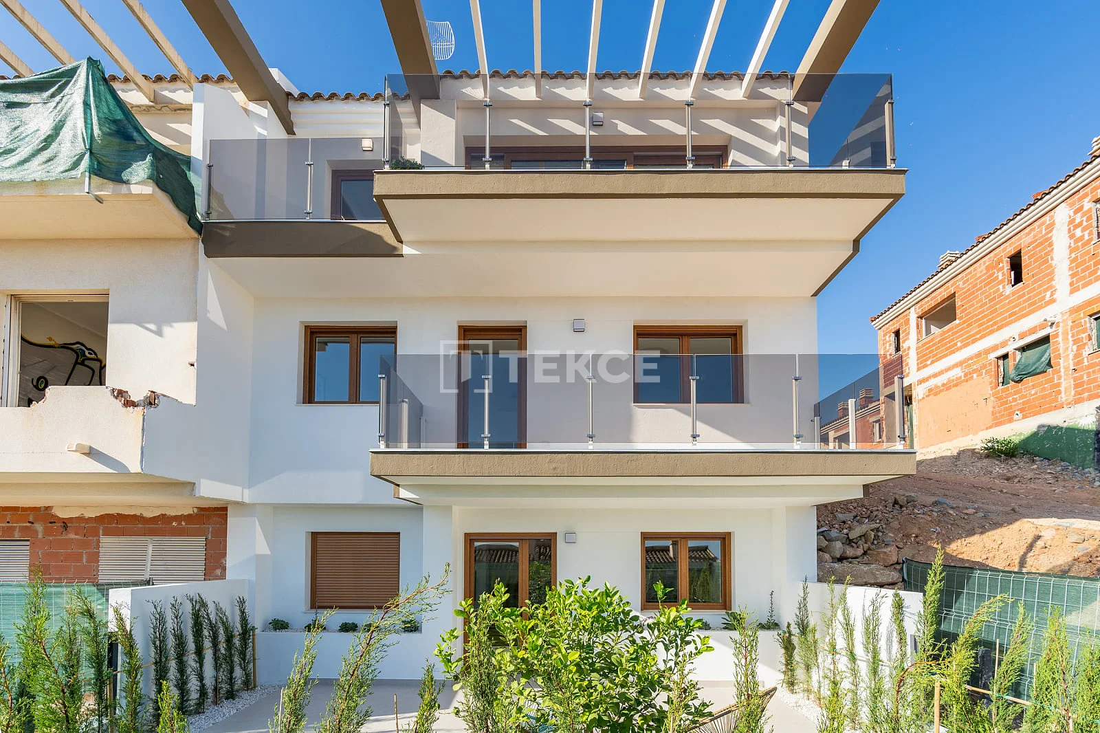4-Bedroom Townhouse with Private Garden and Shared Pool in La Nucia