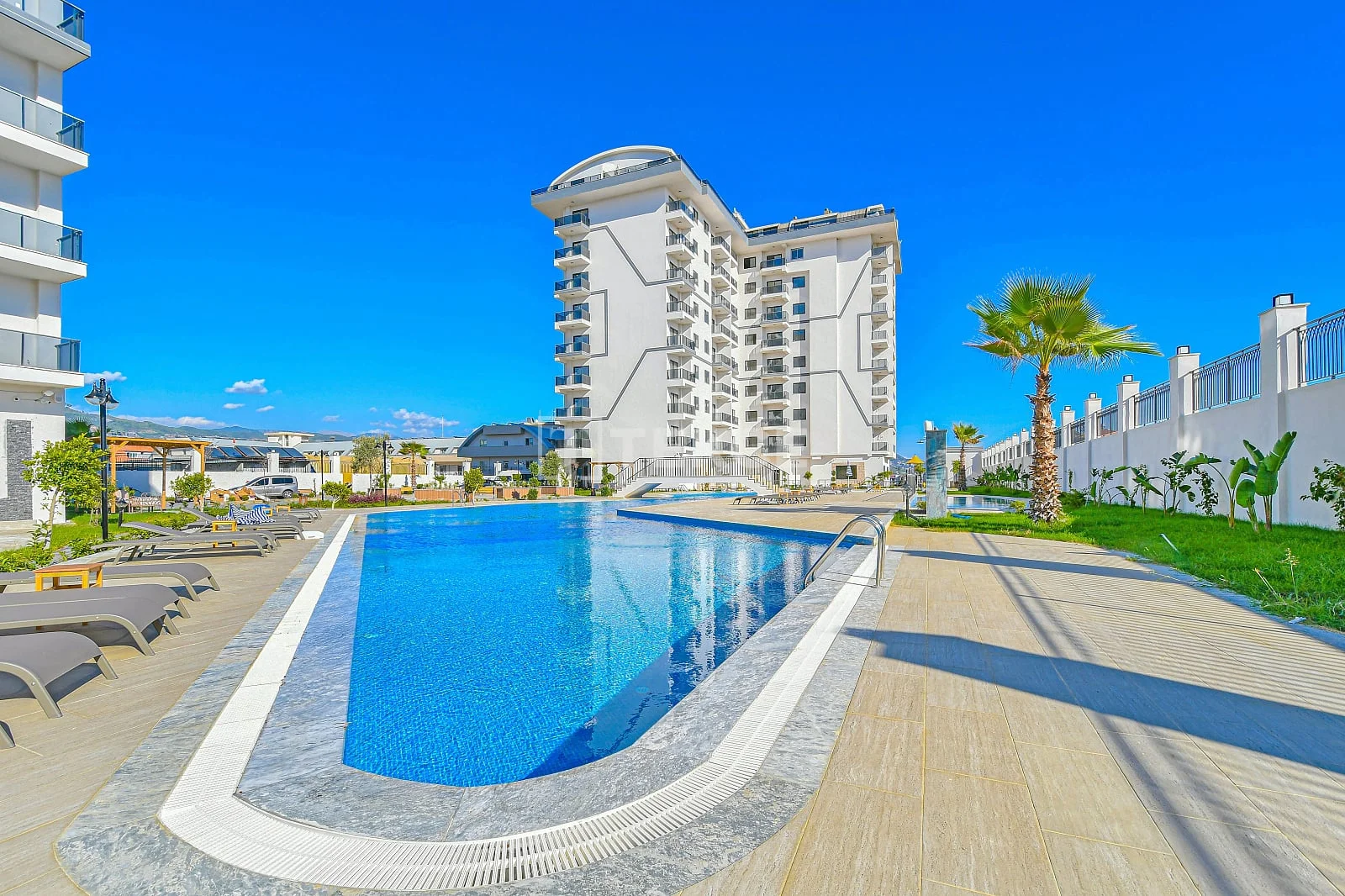 1-Bedroom Apartment with Mountain and City Views in Alanya, photo 3