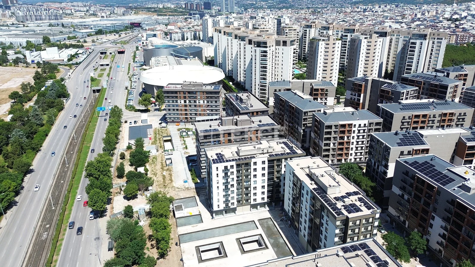 3-Bedroom Apartment with Parking in Bursa