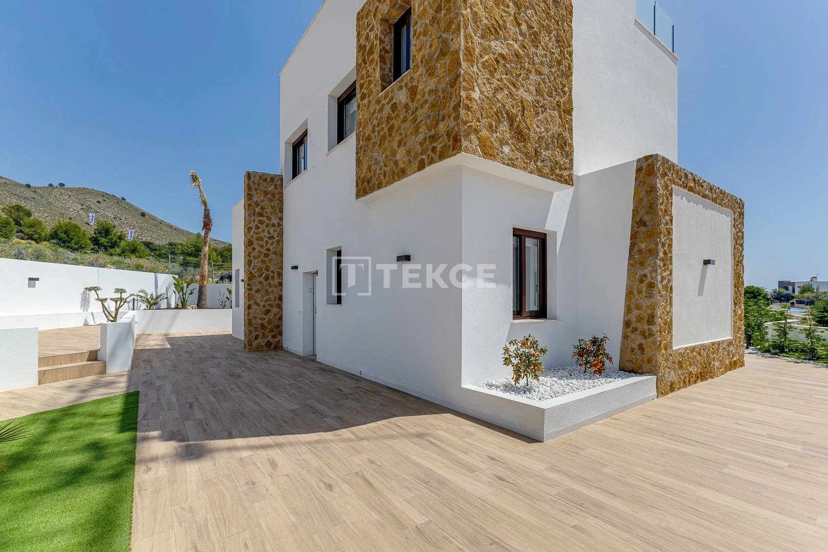 4-Bedroom Villa with Sea View in Finestrat, photo 2