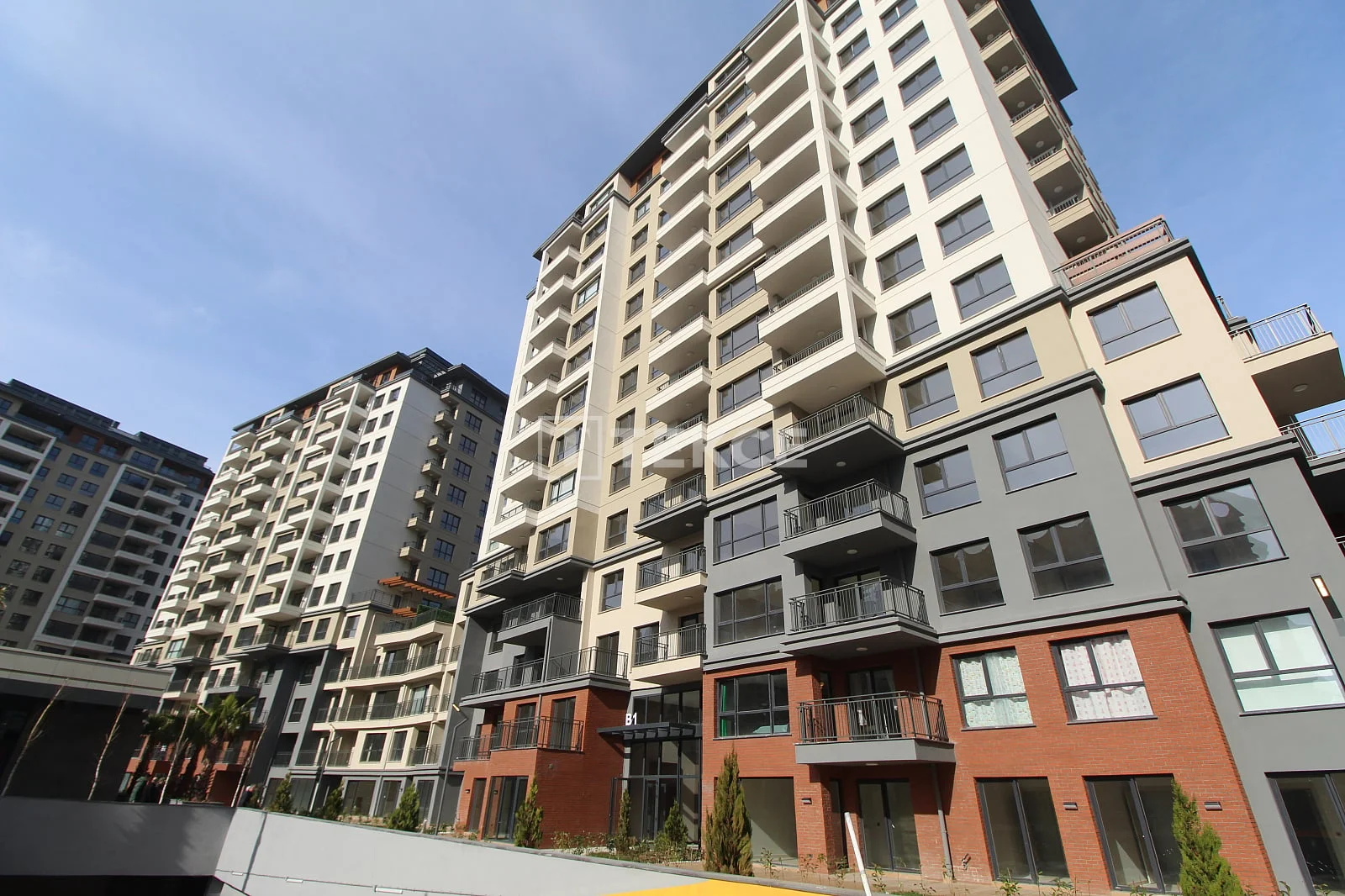2-Bedroom Apartment with Balcony and Terrace in Istanbul, photo 2