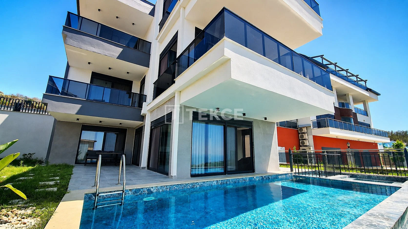 3-Bedroom Villa with Private Pool and Sea View in Alanya