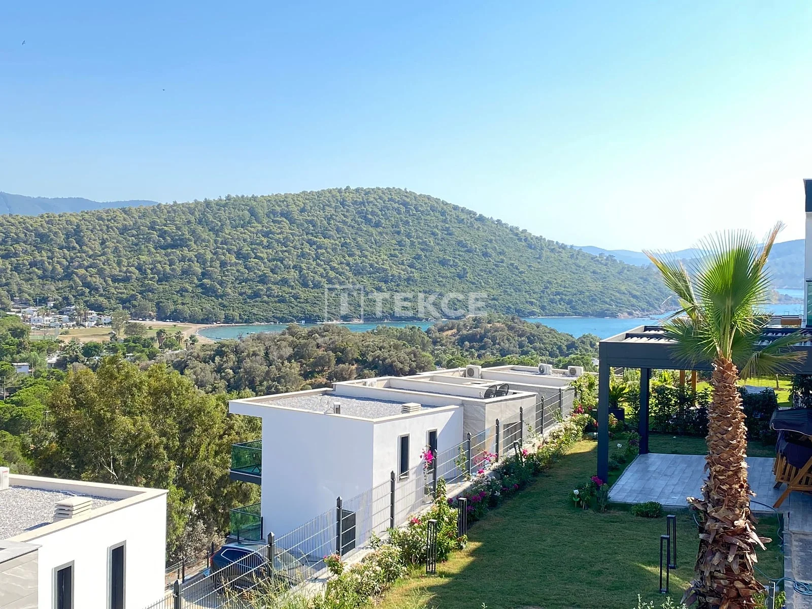 2-Bedroom Penthouse with Sea View in Milas