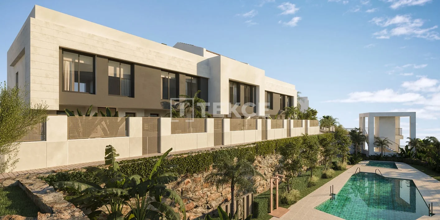 3-Bedroom Townhouse with Sea and Mountain Views in Mijas