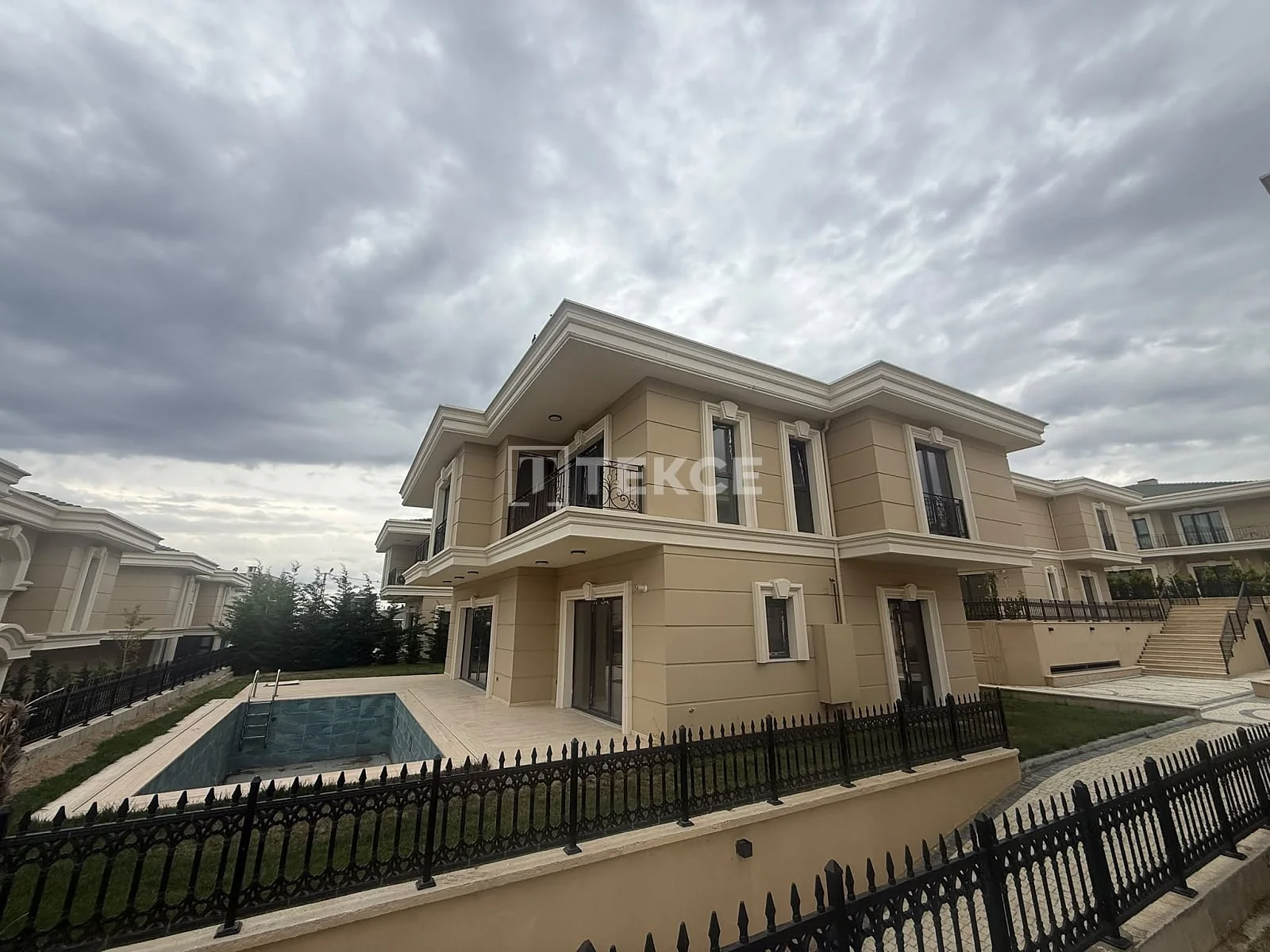 5-Bedroom Villa with Private Pool in Buyukcekmece, Istanbul, photo 3