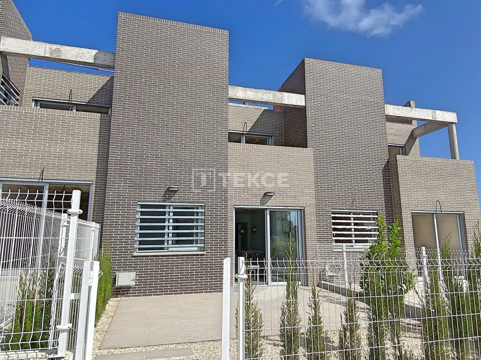 2-Bedroom Apartment with Garden in Torrevieja, photo 3