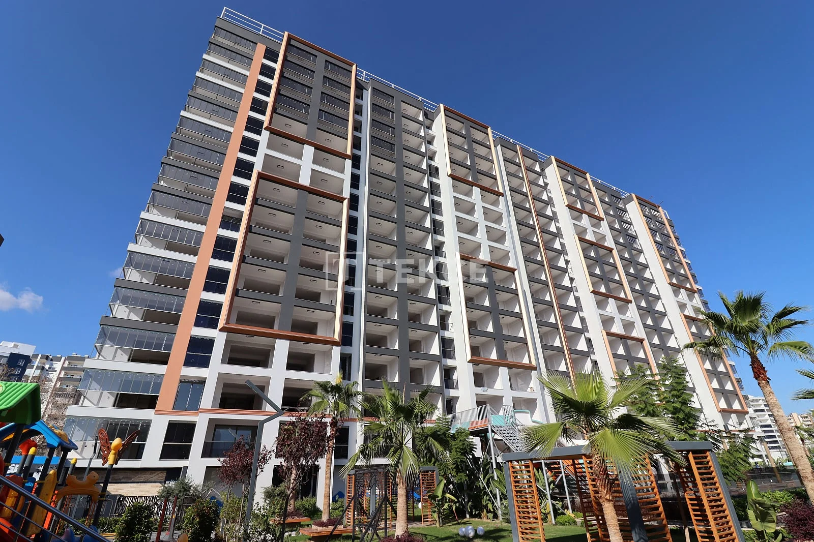 2-Bedroom Apartment with Sea View in Mersin