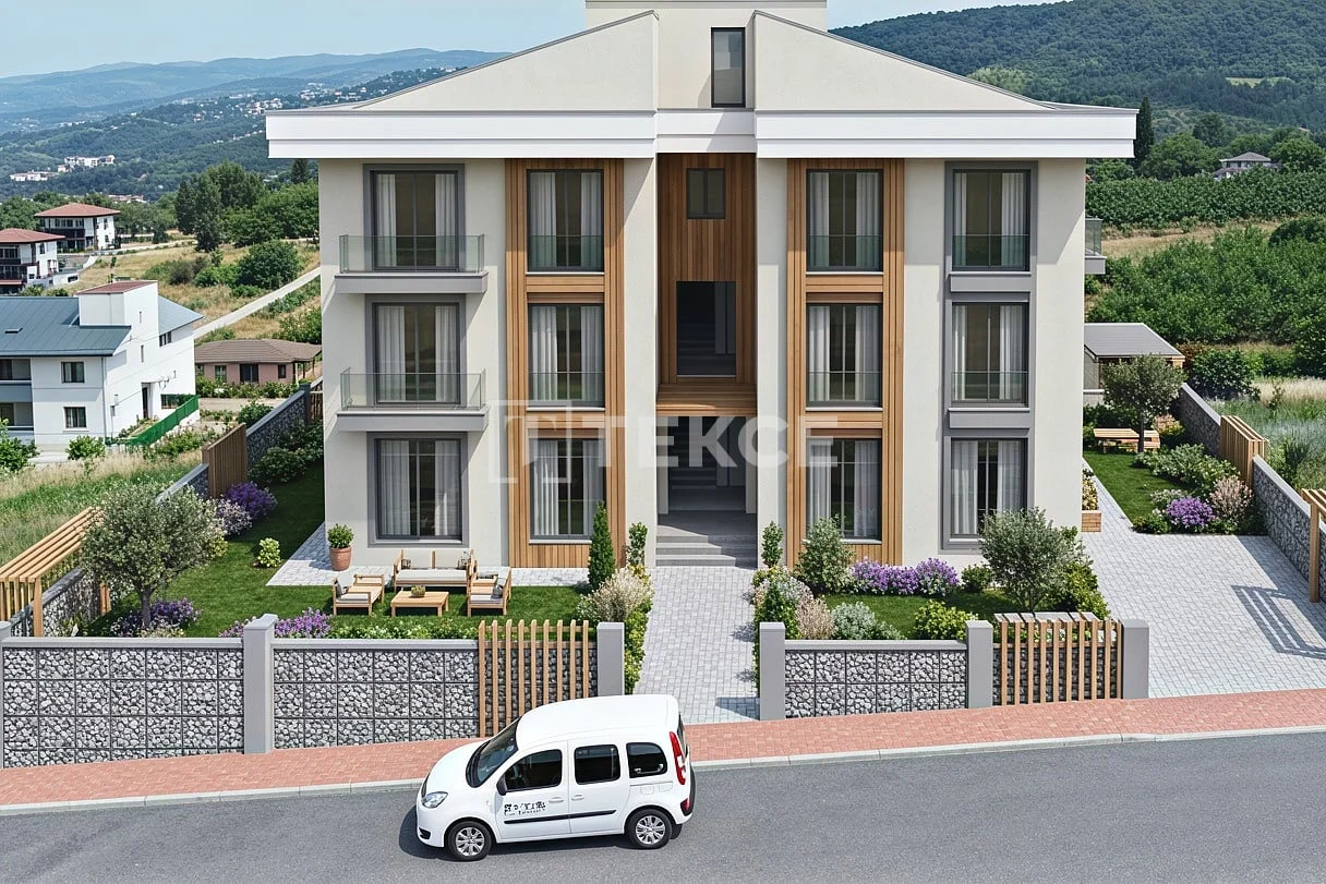 20-Room Residential Complex with 15 Bedrooms in Altinova, Yalova