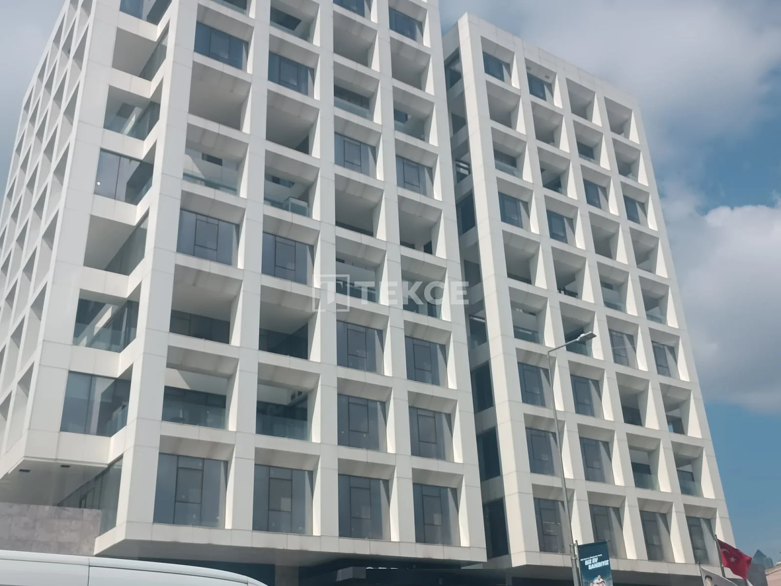 1-Bedroom Apartment with Balcony and Terrace in Kagithane, Istanbul, photo 5