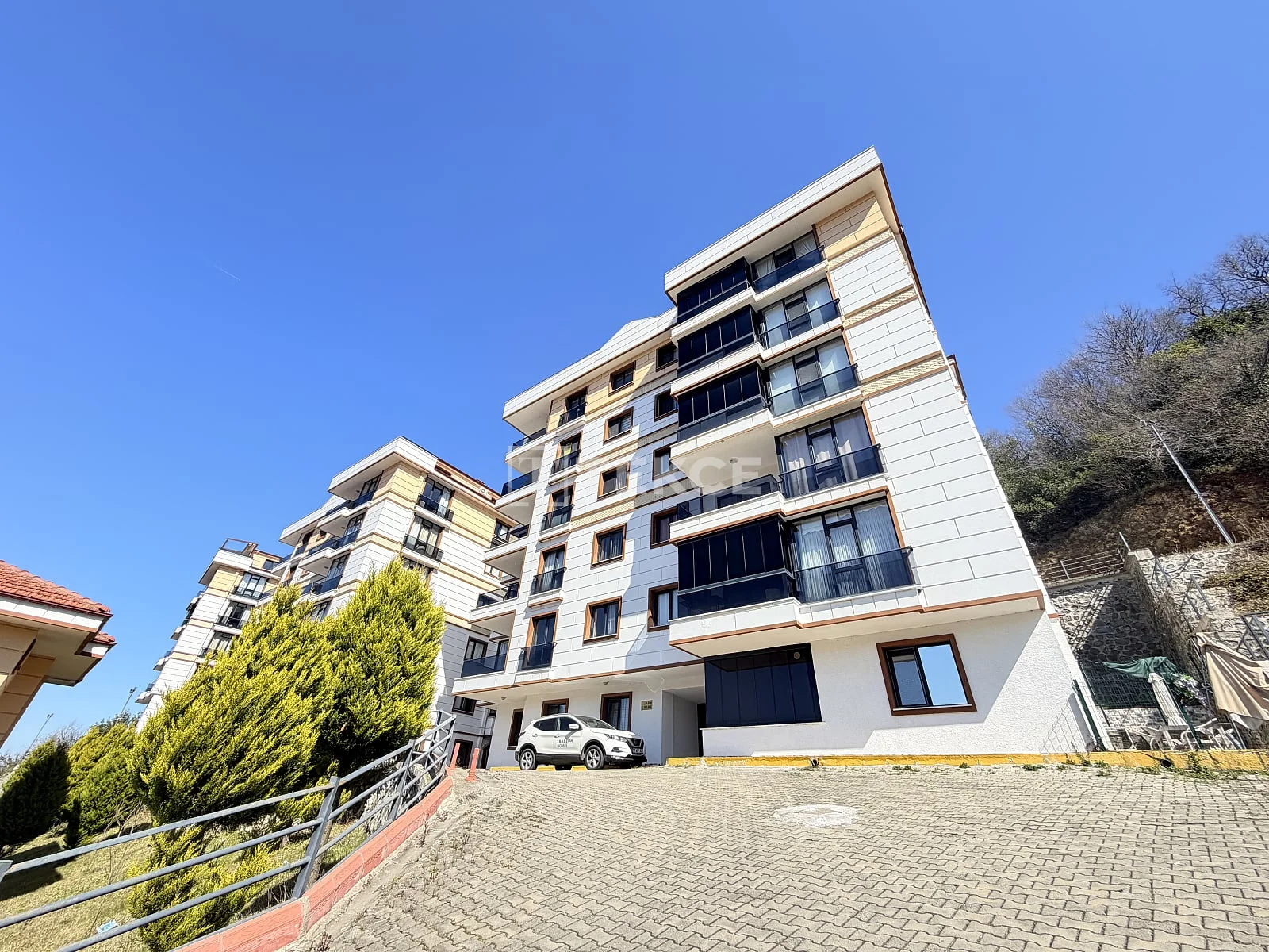 2-Bedroom Apartment with Mountain and Sea Views in Arakly