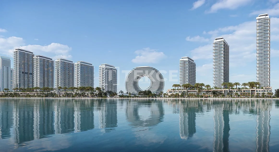 3-Bedroom Beachfront Apartment with Sea and City Views in Umm Al Quwain, photo 2