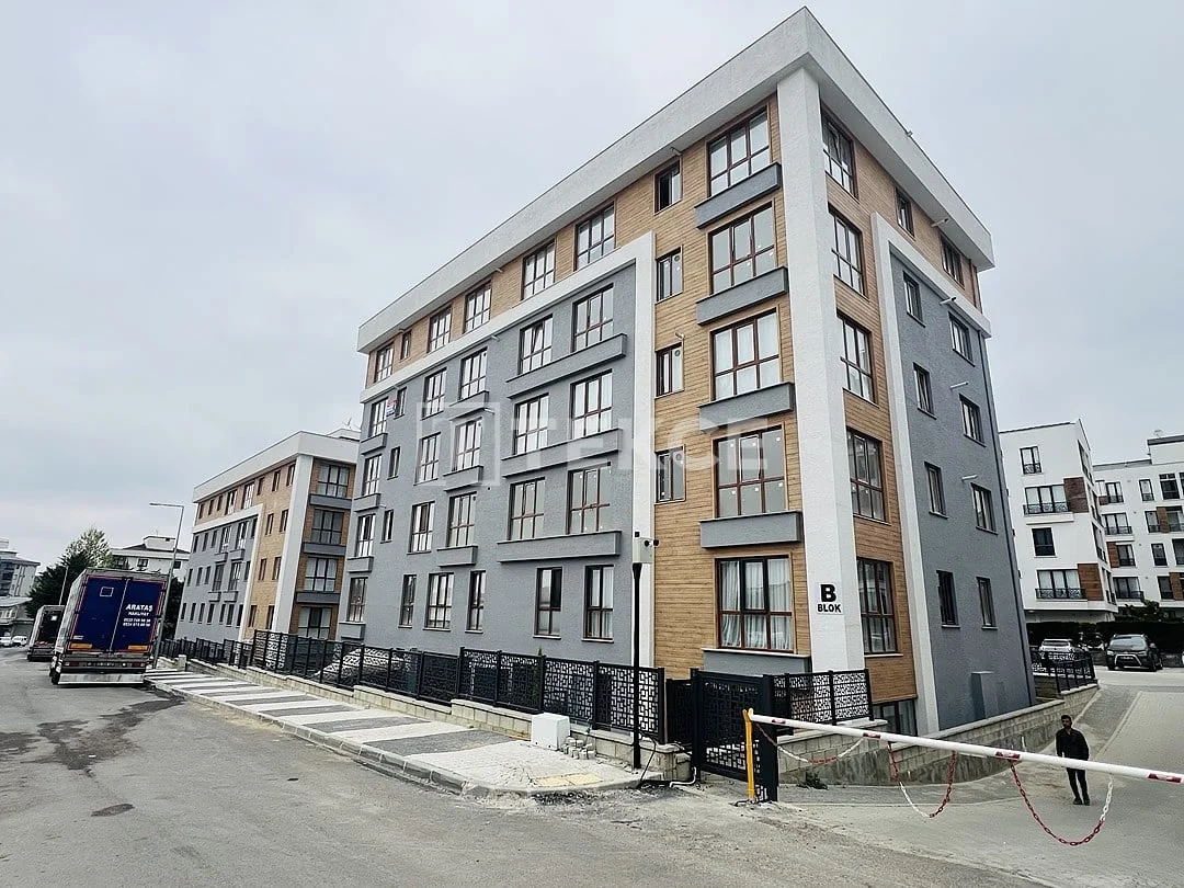 2-Bedroom Apartment with Forest View in Istanbul, photo 2