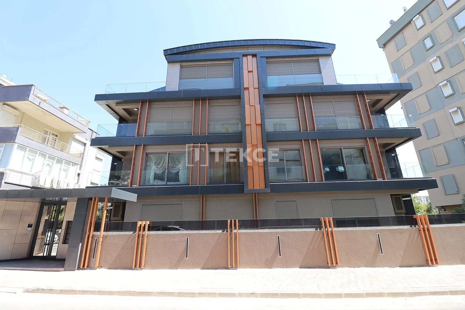 4-Bedroom Apartment with Sea View in Muratpasa, Antalya
