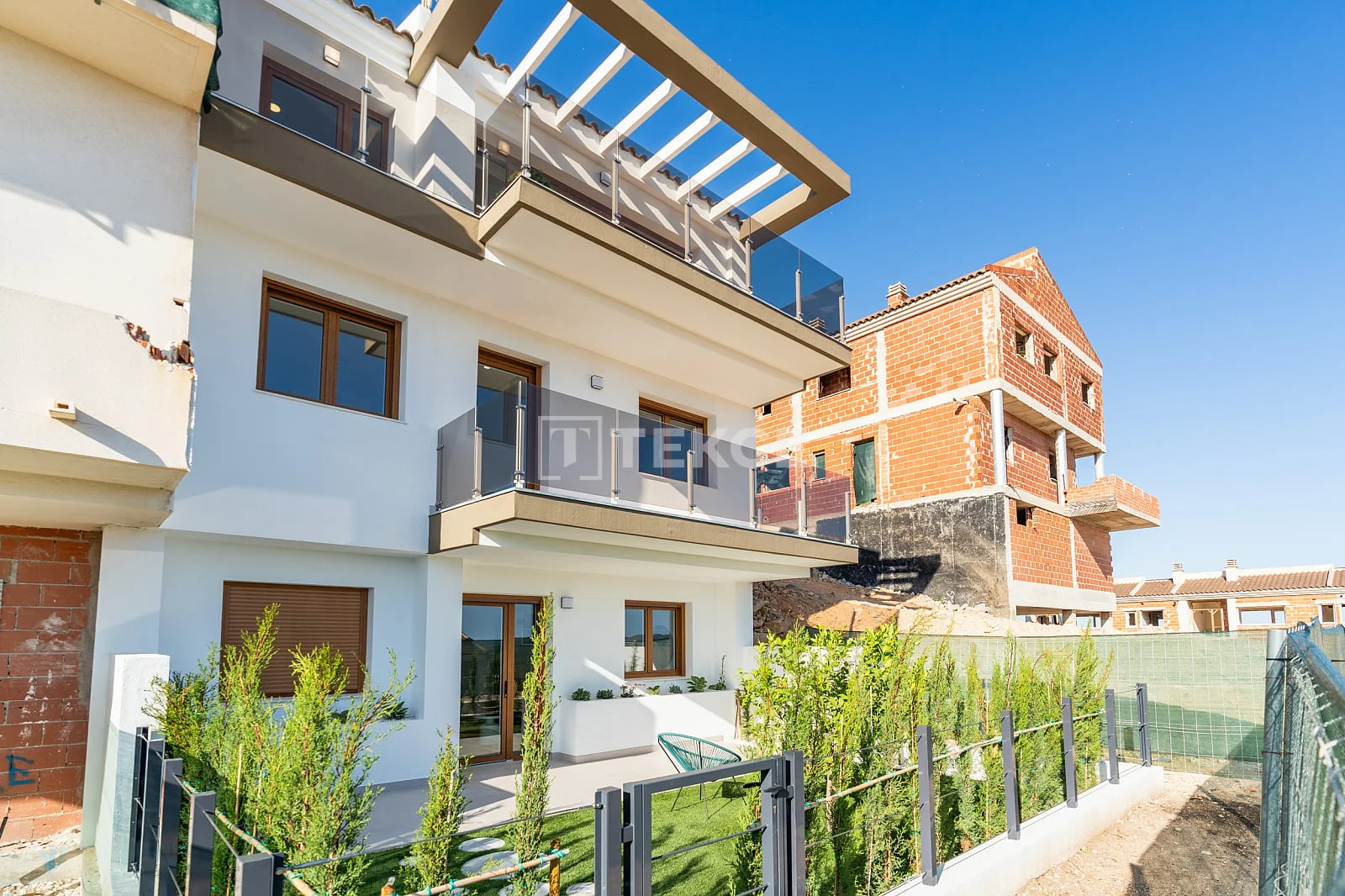 4-Bedroom Townhouse with Private Garden and Shared Pool in La Nucia, photo 5