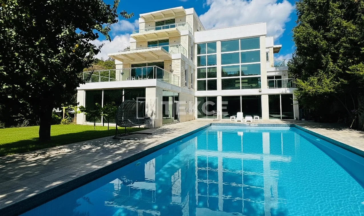6-Bedroom Villa with Private Pool in Kemer
