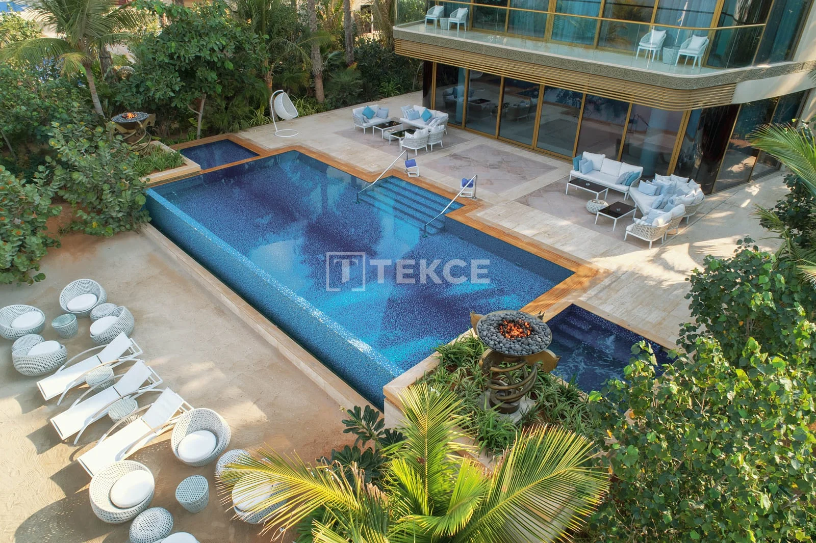 7-Bedroom Beachfront Villa with Private Beach in Dubai, photo 4