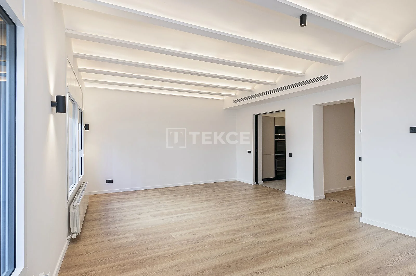 3-Bedroom Apartment with City View in Barcelona City Center, photo 4