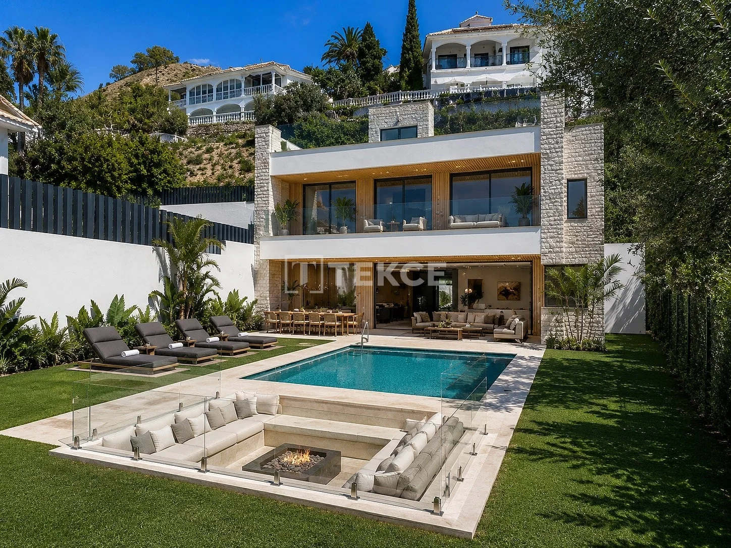 5-Bedroom Modern Villa with Sea Views and Private Pool in Benalmadena