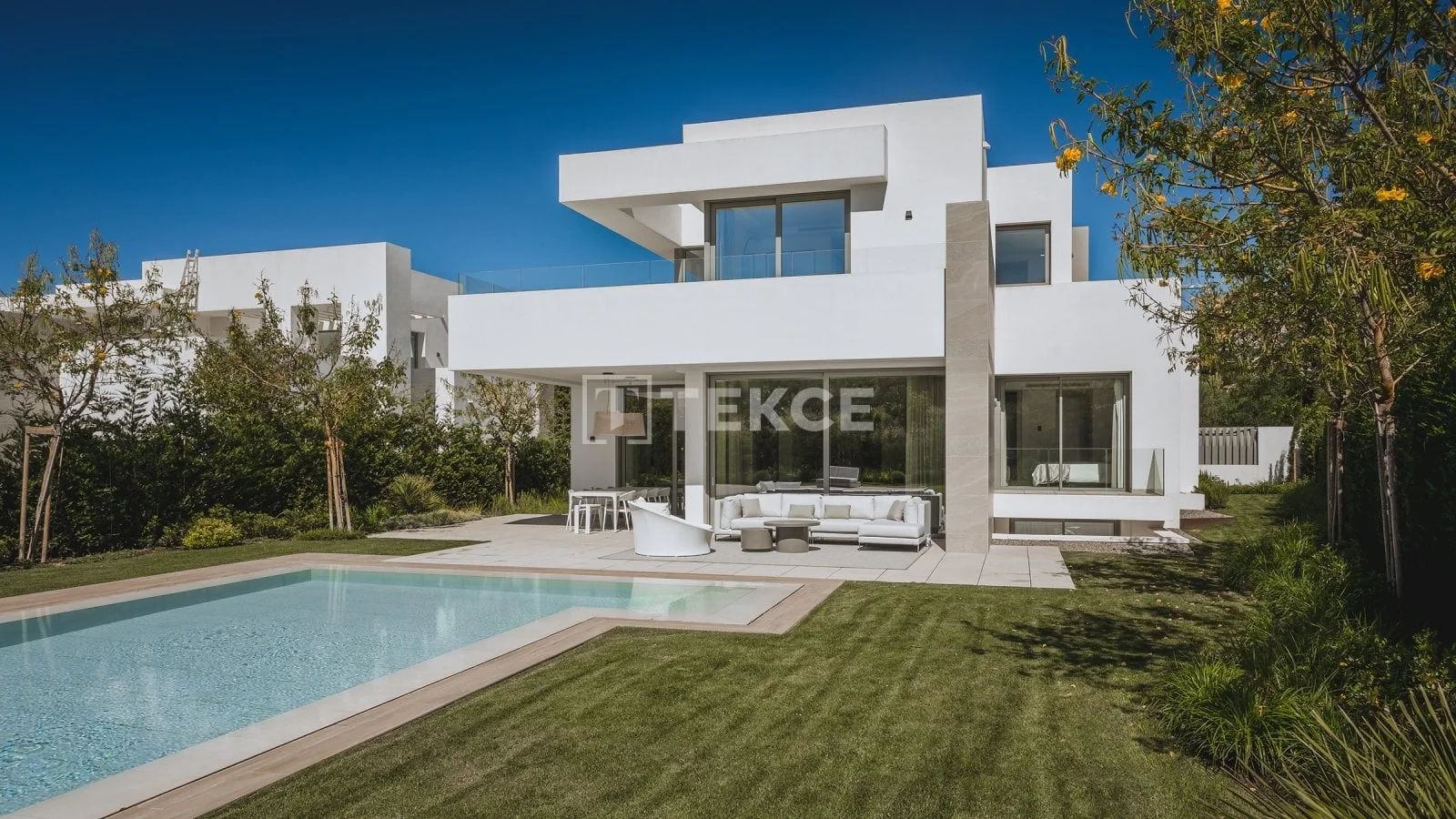 Modern 4-Bedroom Villa with Private Pool in Estepona, photo 3