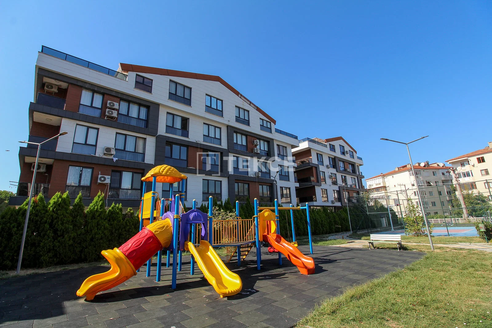 1-Bedroom (2+1) Apartment with Sea and City Views in Çinarçık