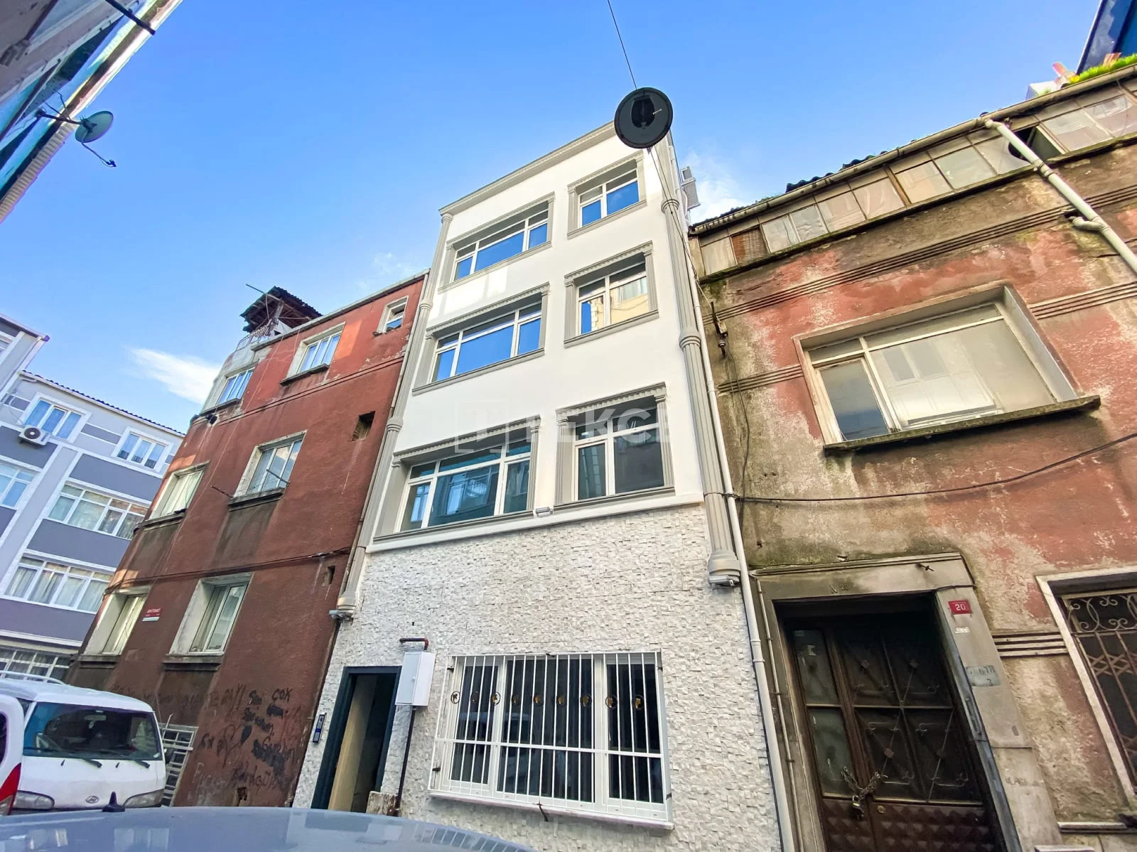 4-Story Commercial Building with Terrace in Fatih, Istanbul, photo 2