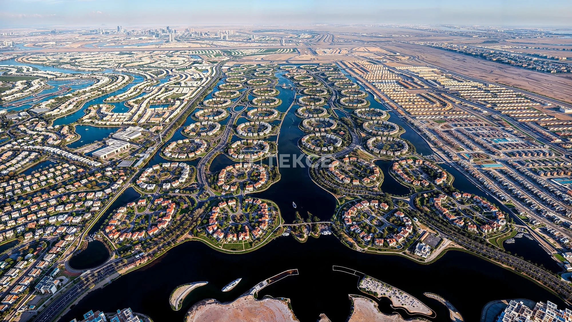 4-Bedroom Apartment with Private Pool in Jumeirah Lake Towers, Dubai, photo 4