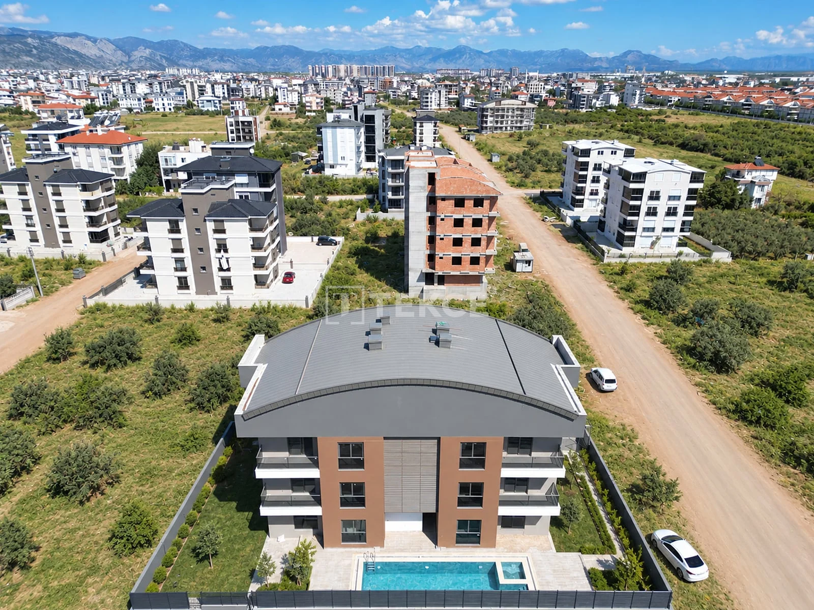 Commercial Building with 12 Bedrooms in Dosemealti, Antalya, photo 3