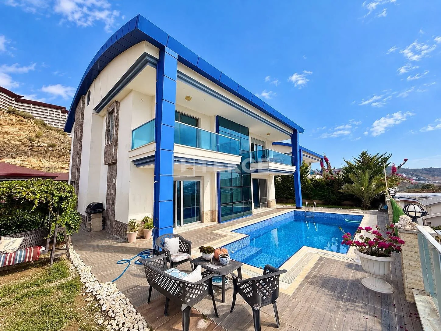 4-Bedroom Villa with Private Pool in Kargicak, Alanya