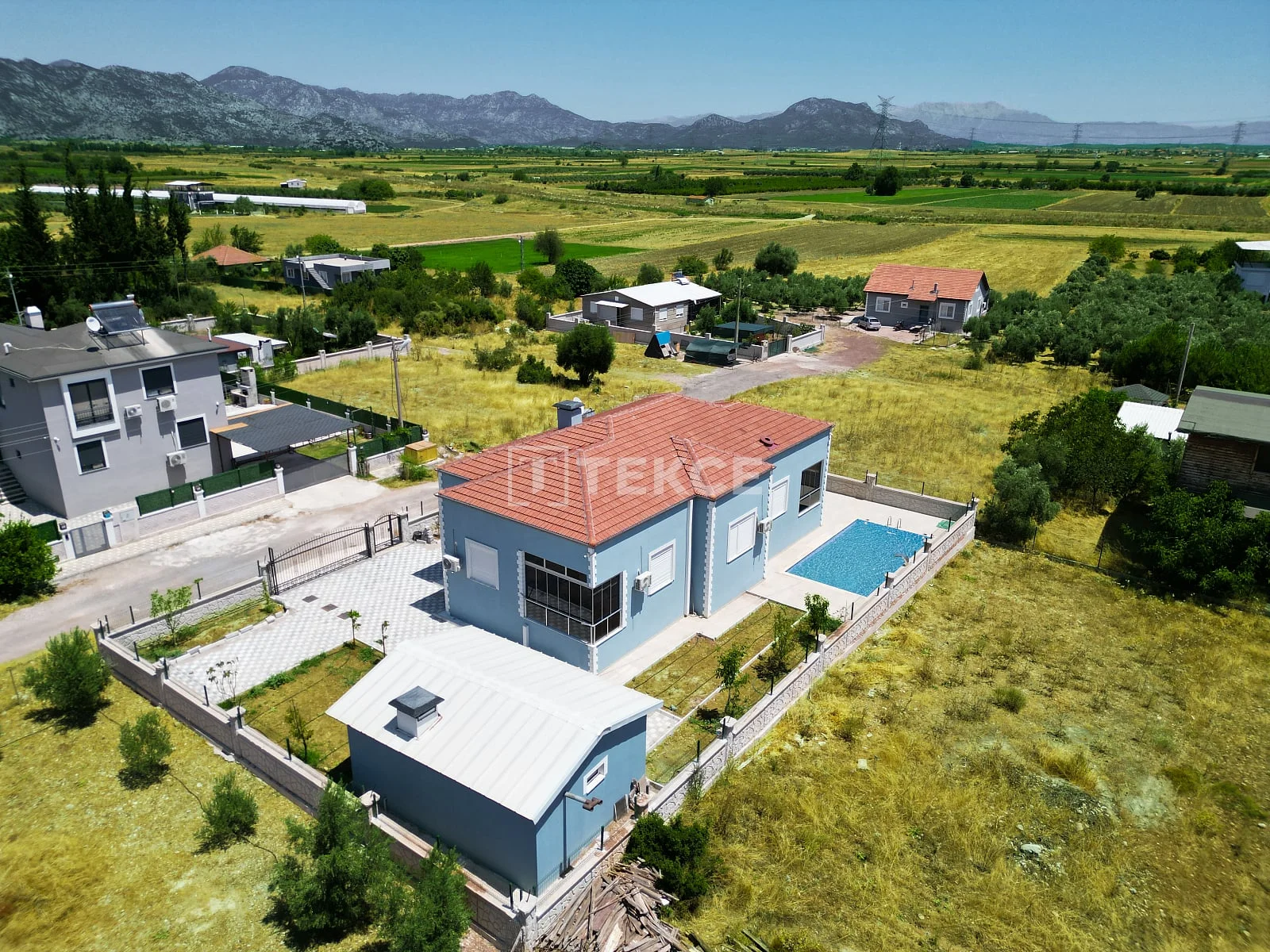 3-Bedroom Villa with Private Pool and Mountain Views in Dosemealti, photo 3