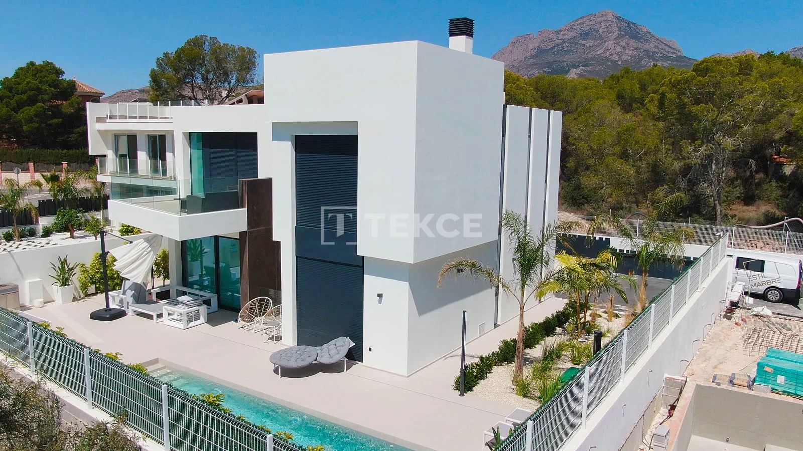 4-Bedroom Villa with Private Pool and Terrace in La Nucia