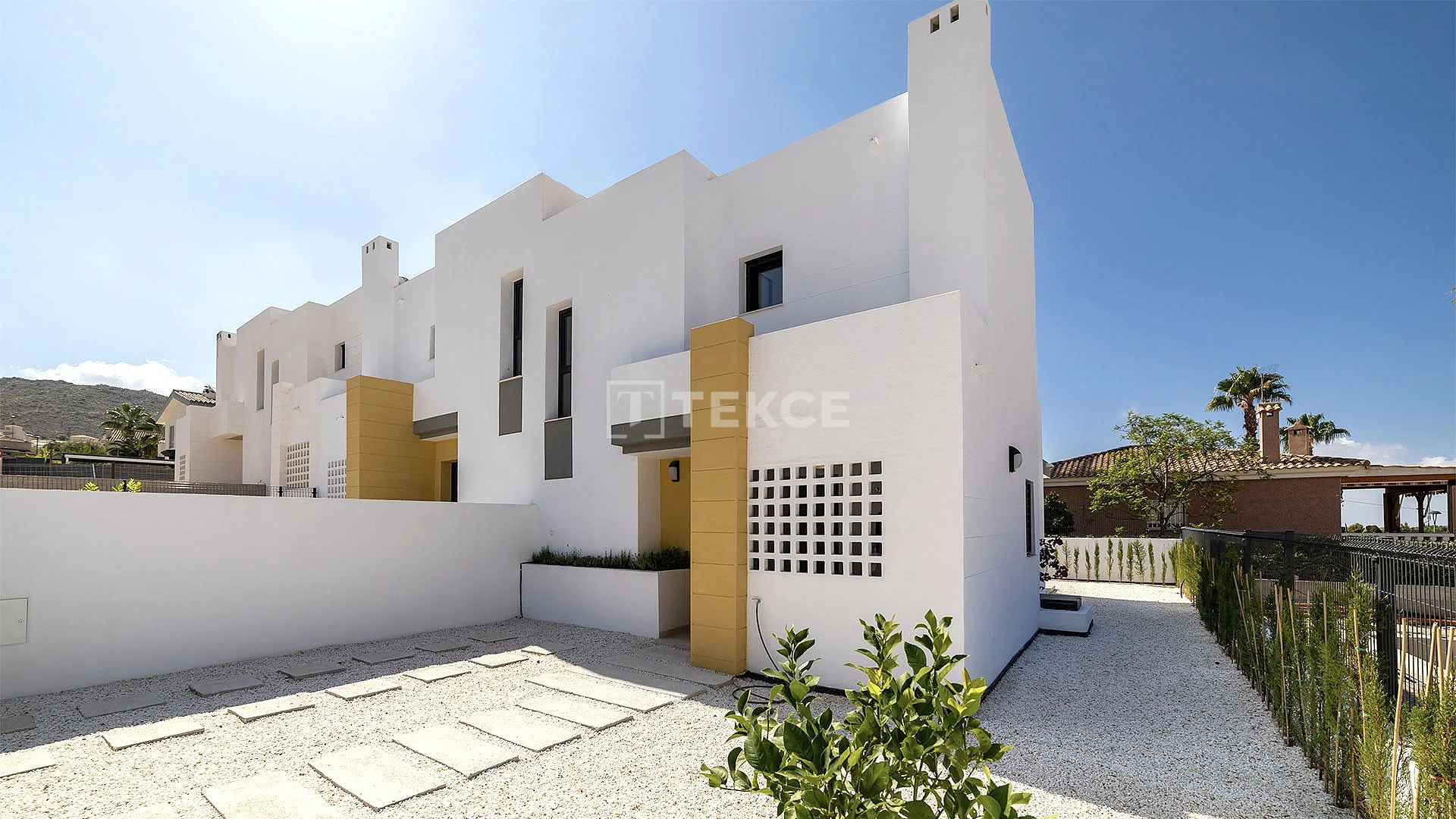 3-Bedroom Villa with Shared Pool in Alicante, photo 4