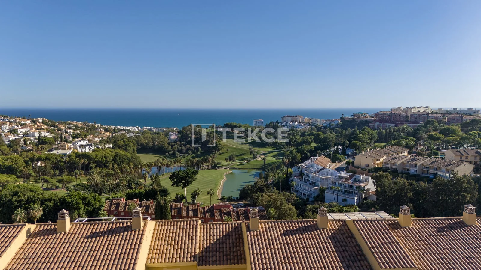 2-Bedroom Apartment with Sea and Golf Course Views in Benalmadena, photo 2