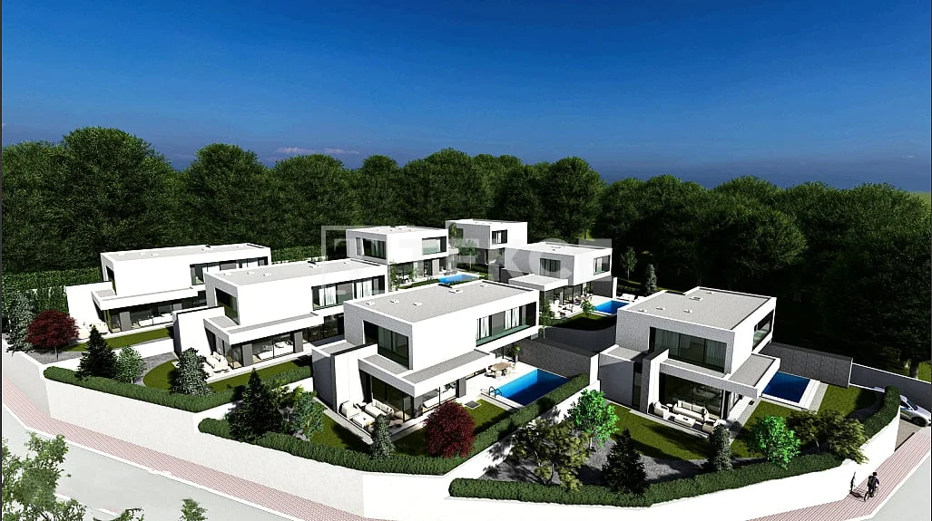 5-Bedroom Villa with Private Pool and Garden in Nilüfer
