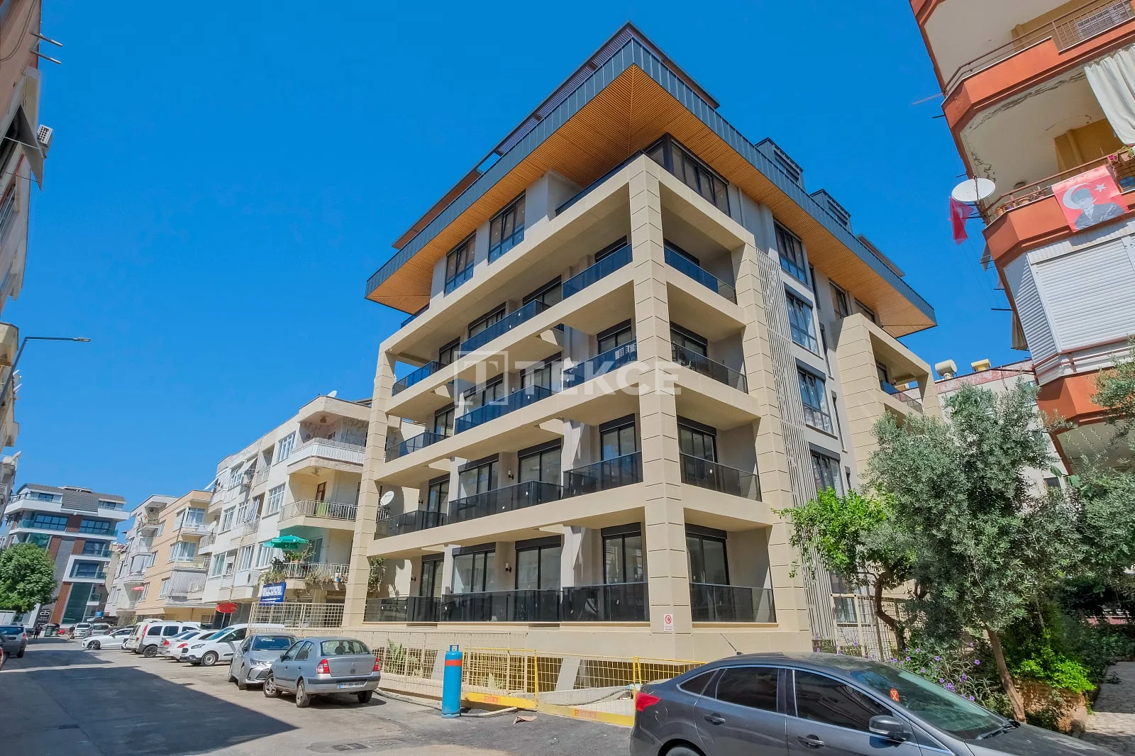 2-Bedroom Apartment with Sea and Mountain Views in Alanya City Center
