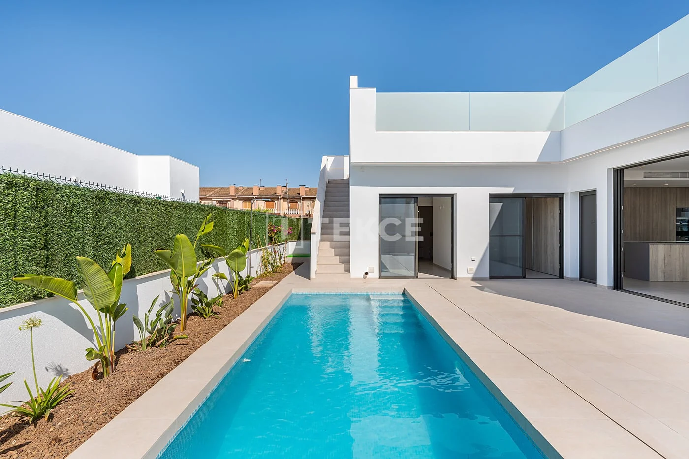 3-Bedroom Villa with Private Pool and Garden in Los Alcazares, photo 2
